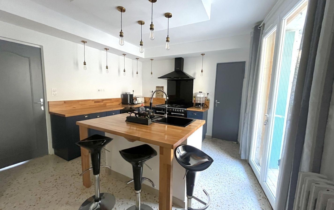 Annonces LUNEL : Immeuble | AIGUES-VIVES (30670) | 270 m2 | 525 000 € 