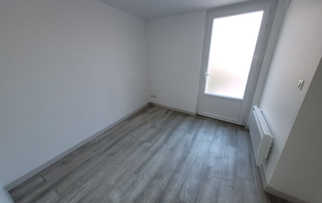 Annonces LUNEL : Local / Bureau | SAINT-AUNES (34130) | 85 m2 | 1 000 € 